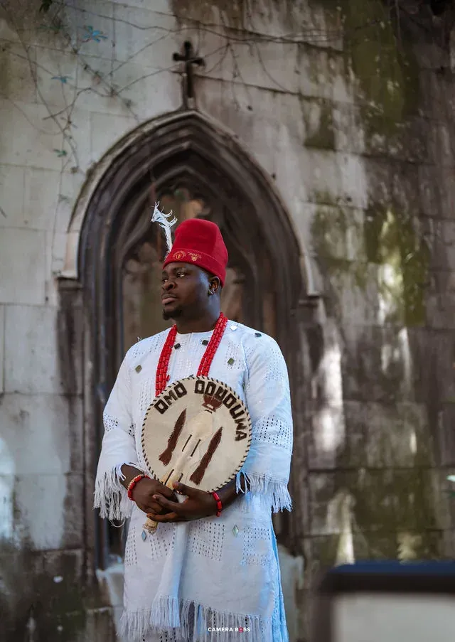 A portrait in white formal attire holding a fan. CameraBoss portfolio: Korede Prewedding.